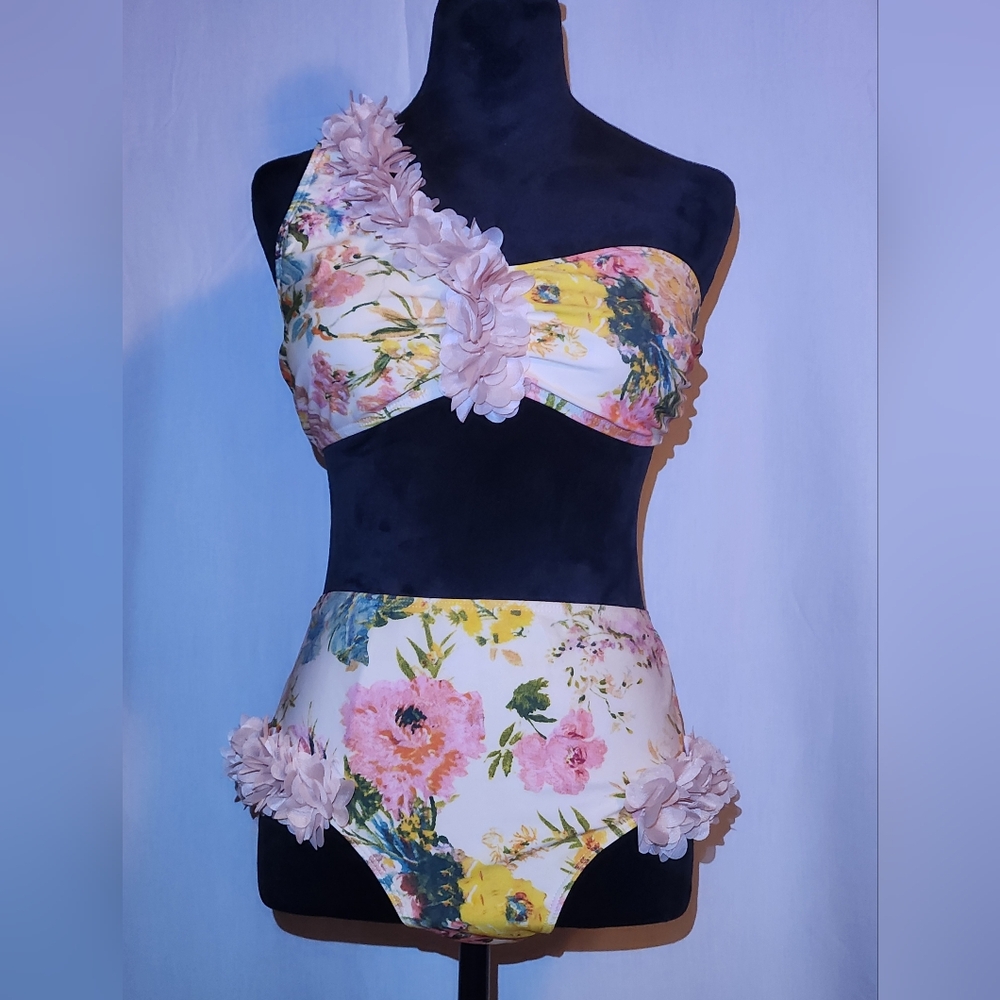 NWOT Retro Stage 1950's 3D lace, Floral One-Shoulder Bikini Swimsuit Large